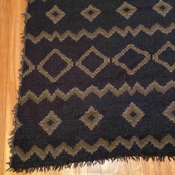 Wilfred Diamond Mosiac Scarf wrap blanket - Picture 6 of 14